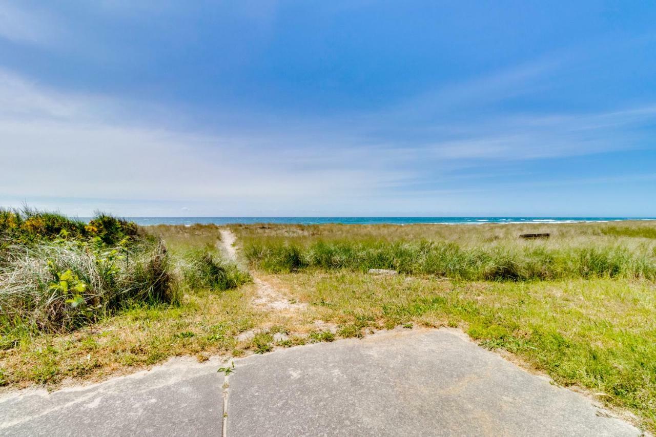 Beach Whale Rockaway Beach Bagian luar foto